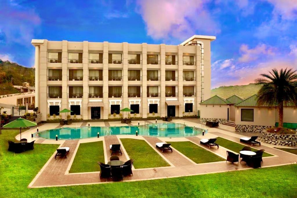 Golden Tulip Chandigarh, Панчкула Экстерьер фото