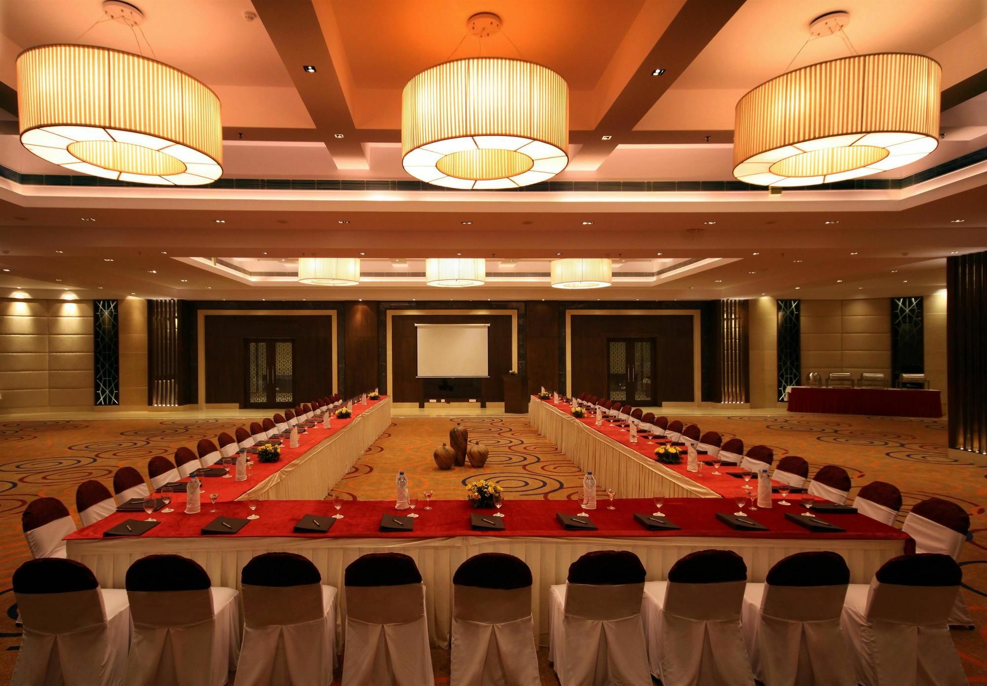 Golden Tulip Chandigarh, Панчкула Экстерьер фото