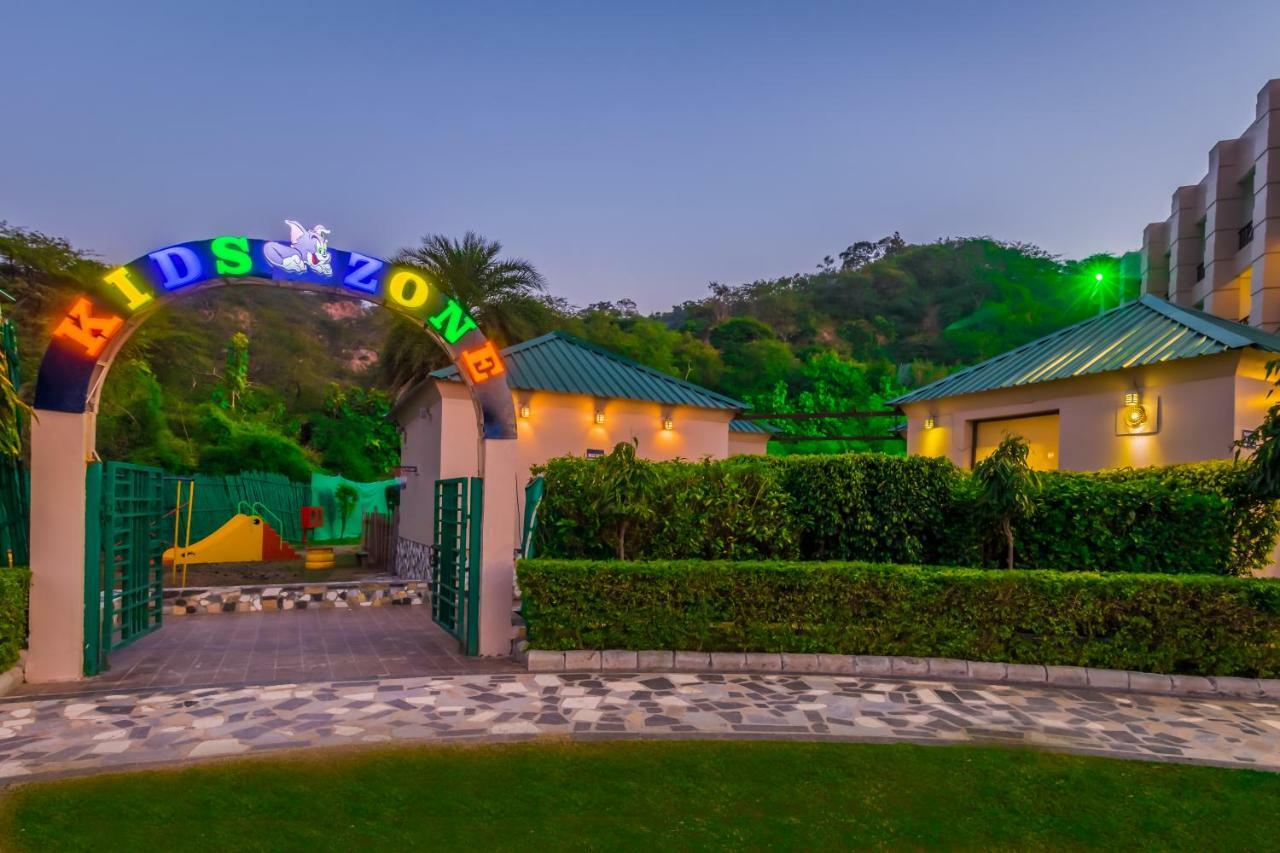 Golden Tulip Chandigarh, Панчкула Экстерьер фото